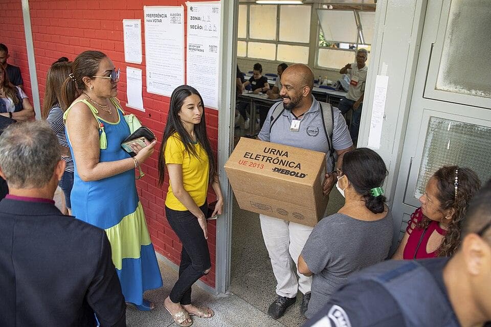 Brazil Votes Today in Knife-Edge Presidential Runoff Between Lula and Flávio Bolsonaro