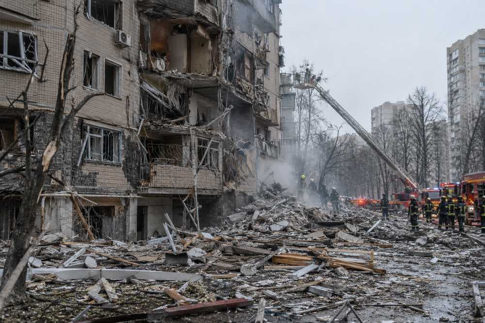 Ukraine War Intensifies as Kyiv Reports Deadly Attacks and Peace Talks Continue